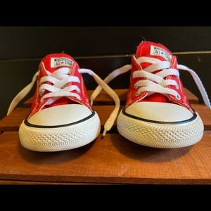 Red kids converse All-Stars low top size 10